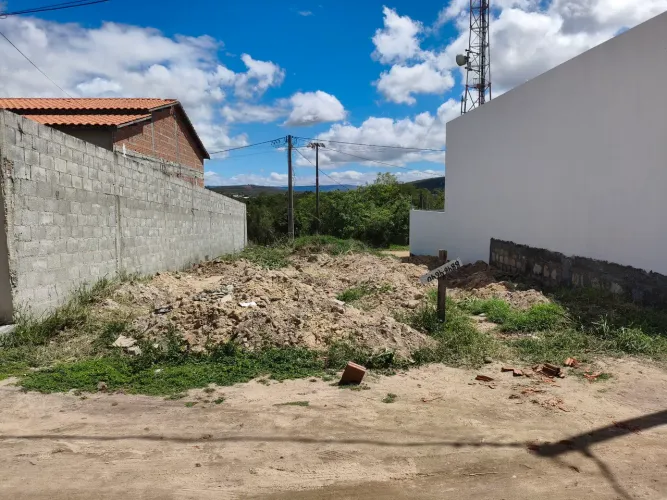 Vendo terreno,com metragem de 10x25, localizado na rua A no bairro Inocoop