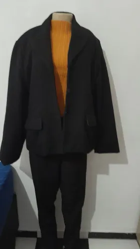 Blaser preto blusinha de lã e calça social preta n:44 entrego Artur Alvim