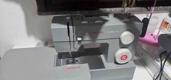 Máquina de costura reta Singer facilita pro 4423