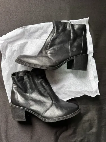 Bota cano curto Santa Lola