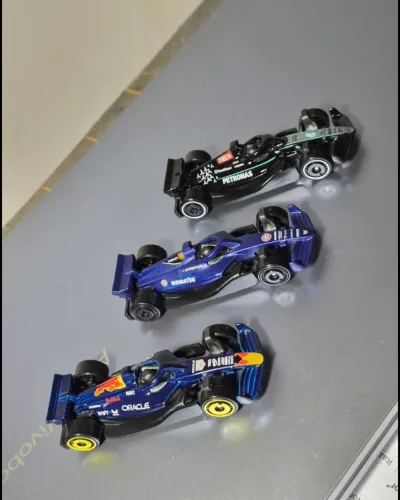 Trio de Miniaturas Fórmula 1 da Hot Wheels Em Perfeito Estado