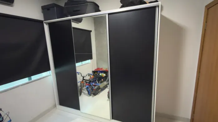 Guarda Roupa de Casal 100% MDF Royale 3 Portas de Correr com Espelho - Branco/Preto