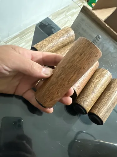 Pé de cama alto 