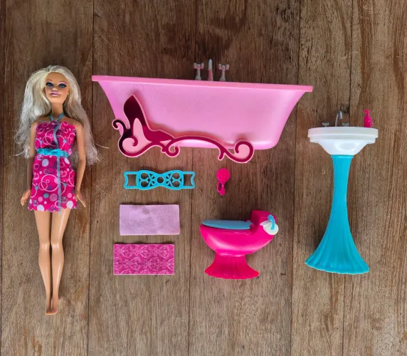 Kit Banheiro Glam da Barbie com boneca original - Mattel, 2012