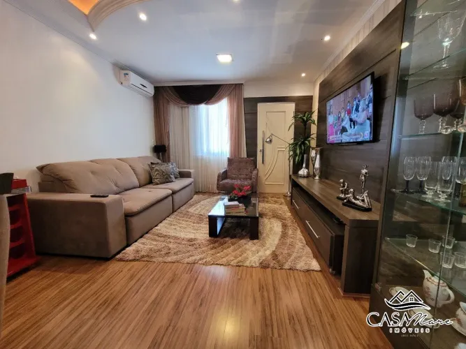 CASA COM PISCINA À VENDA NO BAIRRO SERRARIA EM SÃO JOSÉ