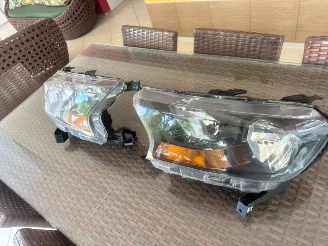 PAR DE FARÓIS ORIGINAIS FORD RANGER 2017 A 2021 - ESTADO DE NOVO - OPORTUNIDADE