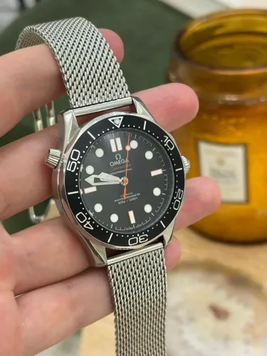 Relógio Suíço automático Omega 007 Seamaster Diver 300M fundo preto