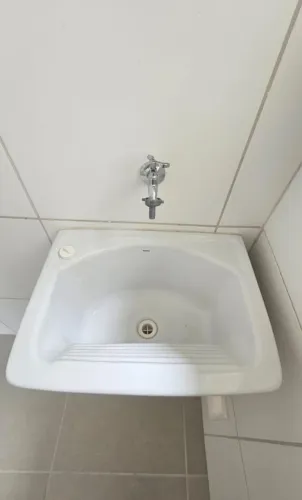 Tanque de Louça Suspenso Pequeno (FASL) da Logasa / Celite 20L