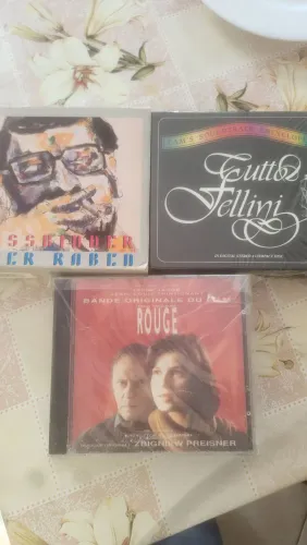 Três boxs de cds de trilhas de filmes