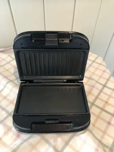 Sanduicheira e Grill Britânia BGR25A