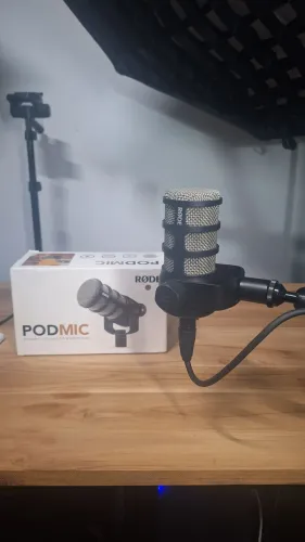 Microfone Rode PodMic Dinâmico Cardioide cor preto