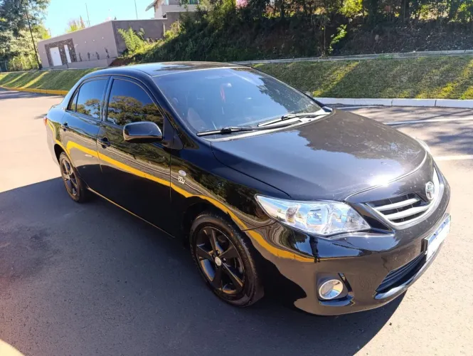 Toyota Corolla GLI 1.8 Flex 16V Mec. 2014