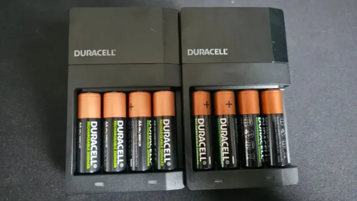 Carregador e pilhas recarregáveis Duracell