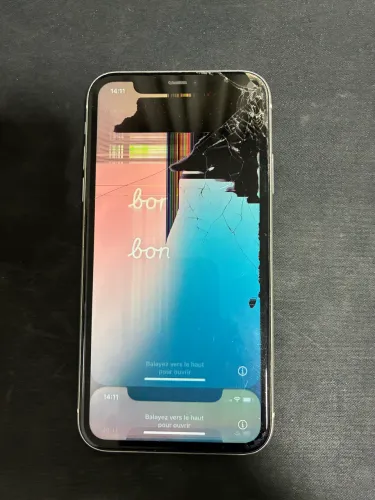 iPhone 11 Branco 128Gb - Tela quebrada