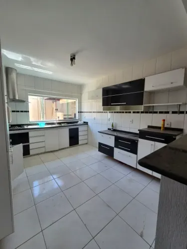 Imóvel para aluguel com 130 metros quadrados com 3 quartos em Setor Garavelo - Goiânia - G