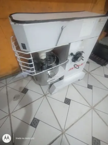Batedeira industrial, máquina bater massa 10 Kg