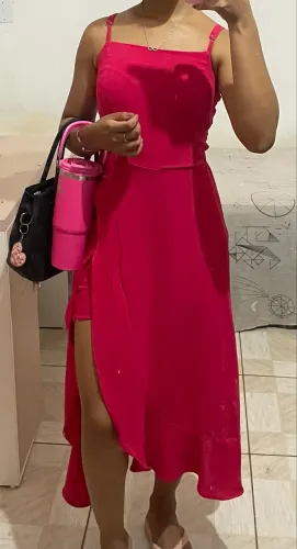 Vestido/macaquinho, com abertura lateral