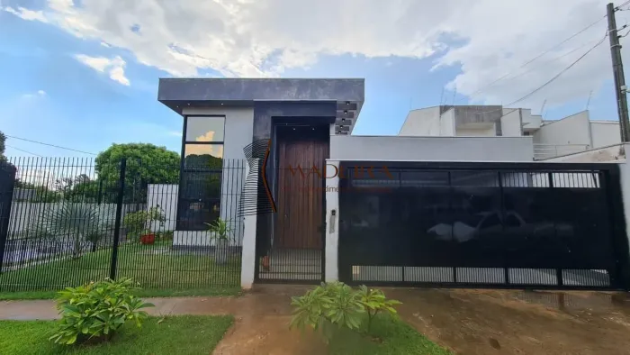 Casa à Venda em Jardim Tropical, Maringá - PR