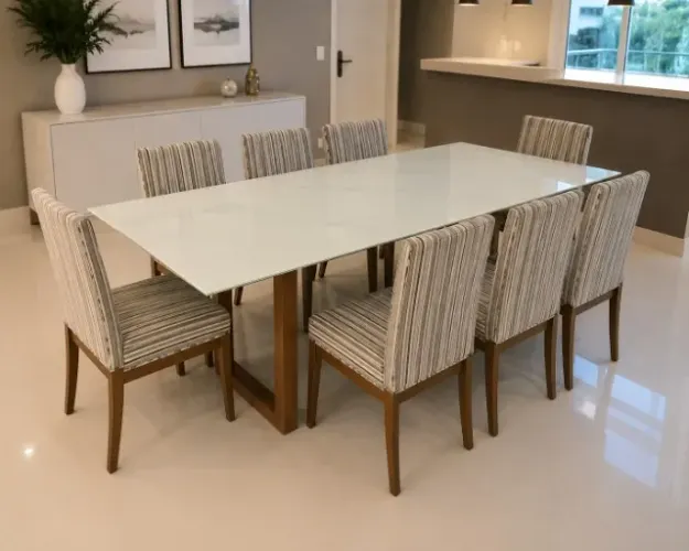 Mesa com 8 cadeiras