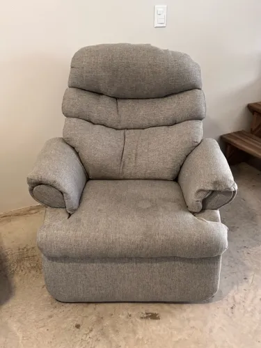 Poltrona elegante e confortável para sala ou quarto