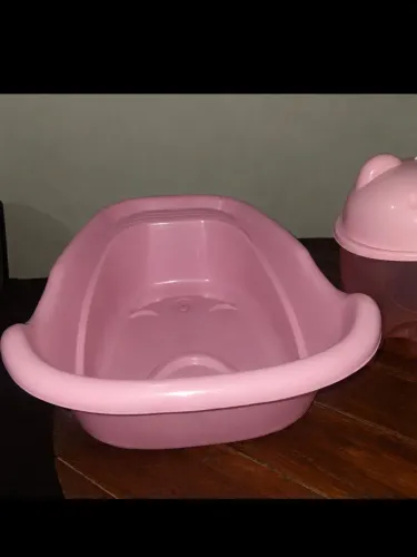 Kit banheira, lixeira e im babador