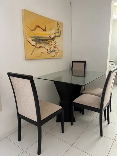 Venda mesa com 4 cadeiras e tampo de vidro