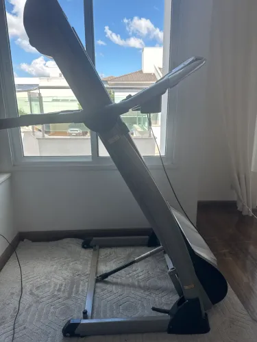 Esteira Athletic Advanced 990T Conservada | Até 13km/h 