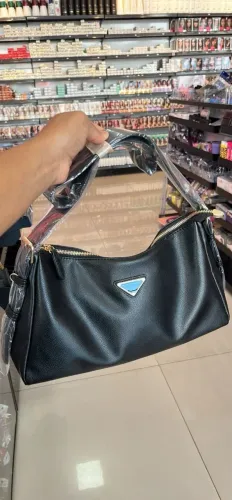Bolsa preta ombro