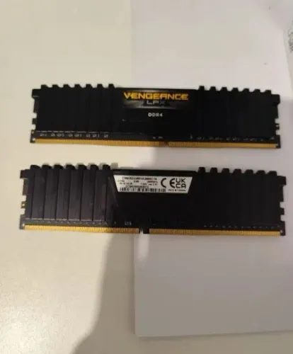 Memória ram da corsair 16GB (dois pentes de 8GB) 2666MHz