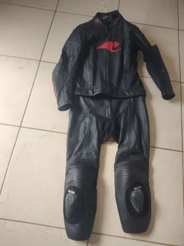 Macacão couro race tech número 54