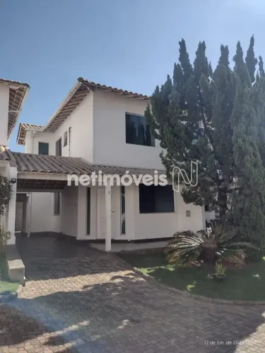 Casa em condomínio fechado, com 3 quartos, sendo 1 suíte, no Santa Amélia.