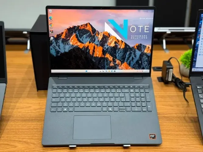 Notebook Corporativo Dell Pro 16 Ryzen 7 PRO + RADEON 780 16" FHD+ - GARANTIA 01 ANO
