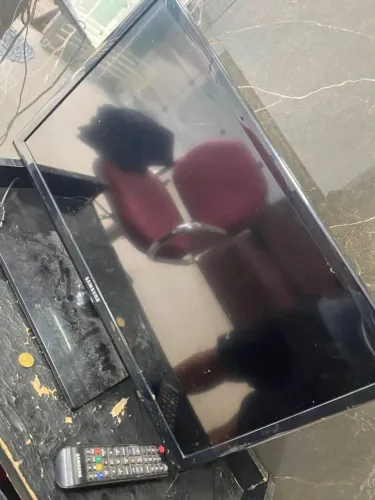Tv não e smart 24 polegadas