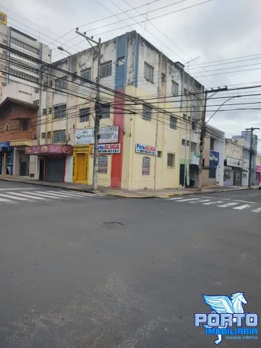 CENTRO-SALA COMERCIAL ESQUINA