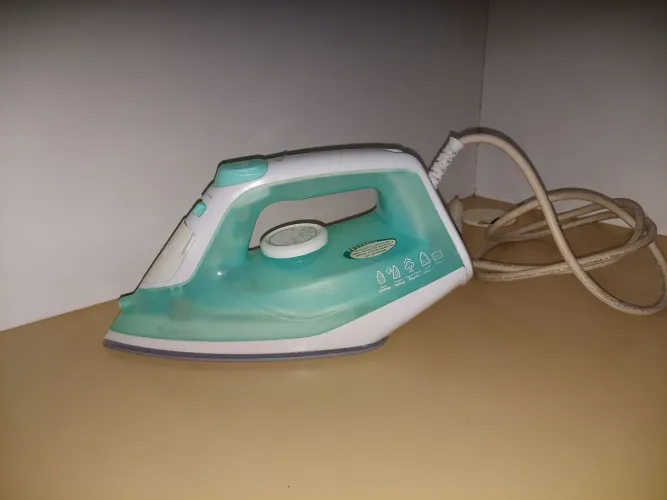 Ferro De Passar Roupa A Vapor E A Seco Electrolux Easyline Sie70<br>