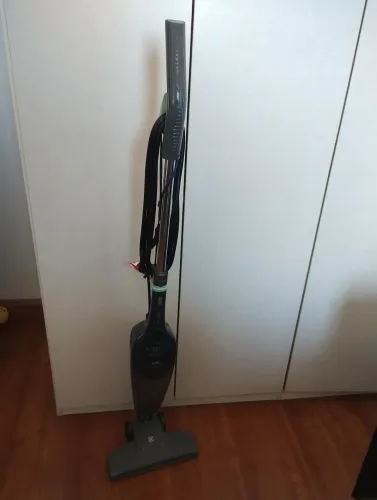 Vendo Aspirador Electrolux (haste não fica, mas funciona perfeitamente)