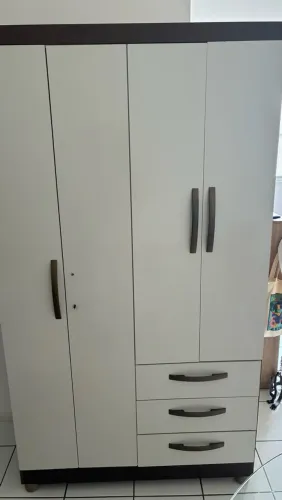 Vendo guarda roupa 4 portas