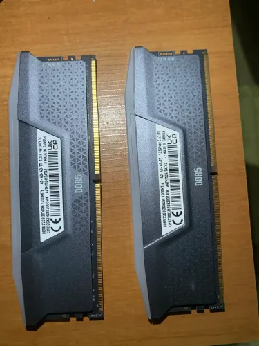 ARGB MEMÓRIA RAM DDR5 32GB 2x16 CORSAIR ORIGINAL SEMI NOVA