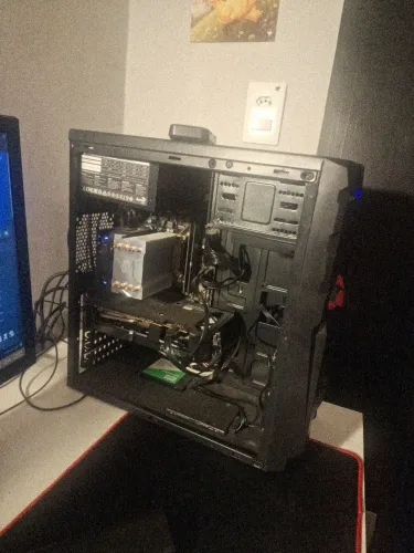 PC Gamer conservado i5-10400 + RX 7600 8GB, 16GB RAM, SSD 500GB, Windows 11 Pro Original
