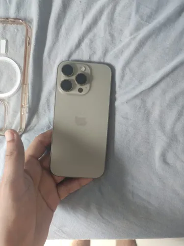 iPhone 16 pro 128g, muito novo!!. Preço negociável.