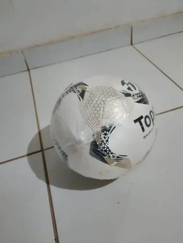 Bola society toco no bola futsal