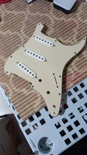 Captadores Waaah Custom 69 + escudo Musiclily