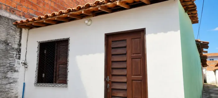 Aluga-se casa no Autran Nunes