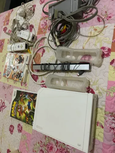 Nintendo Wii + 2 controles + jogos