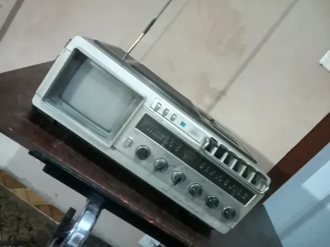 Rádio Gravador com Mini TV Conic Antigo