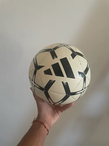 Bola adidas seminova!