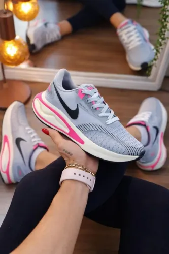 Tênis esportivo masculino e feminino.