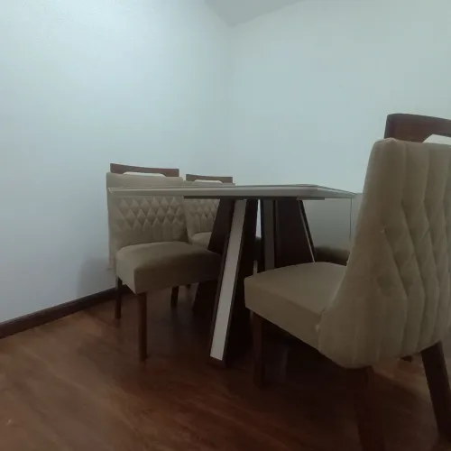 Messa com quatro cadeiras, novas, top de linha , impecável, cadeiras em tecido 