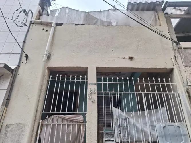 Casa no Jardim Campanário, com duas suites, sala, cozinha, dois quartos