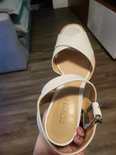 SANDALIA SCHUTZ TRATORADA EM COURO